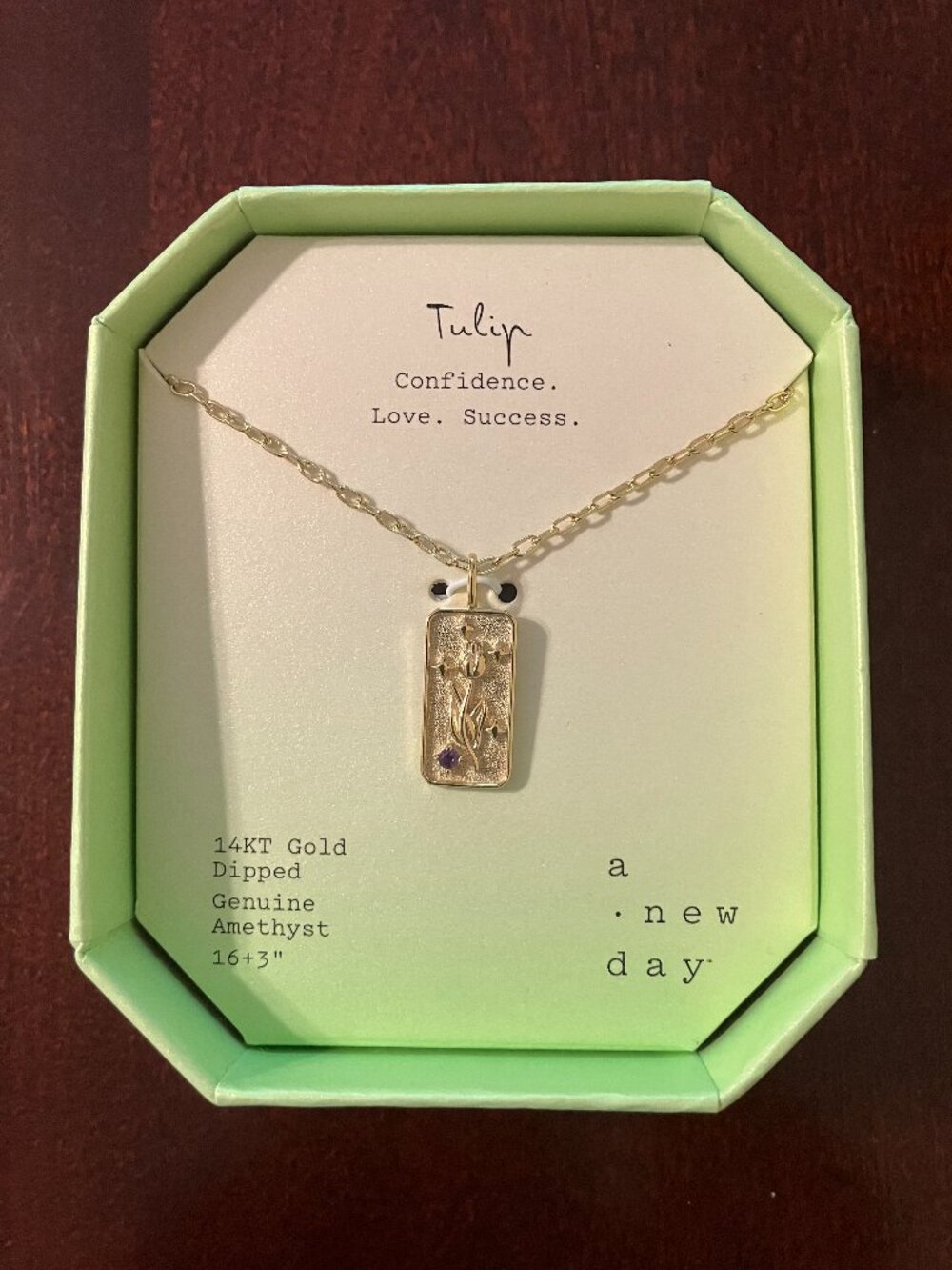 gold necklace with small pendant